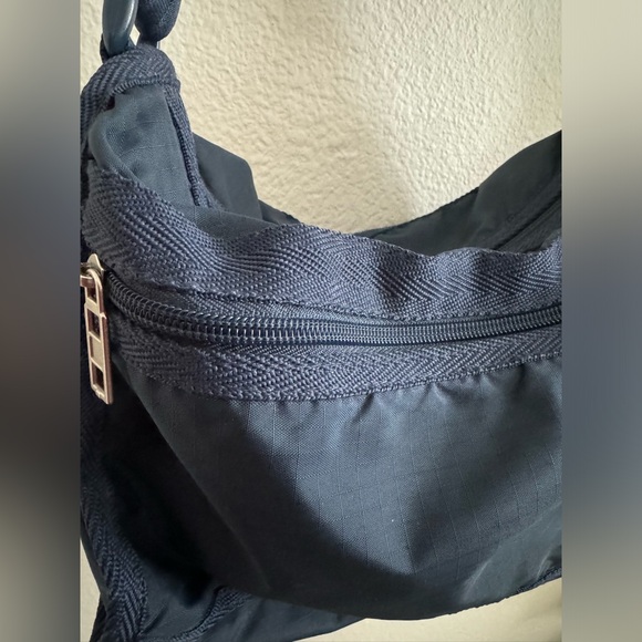 Hillard & Hanson Silver Hardware Navy Blue Adjustable Strap Purse - Picture 2 of 10